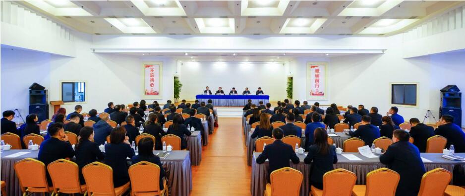 尊龙凯时集团召开干部大会：宣布总经理调整