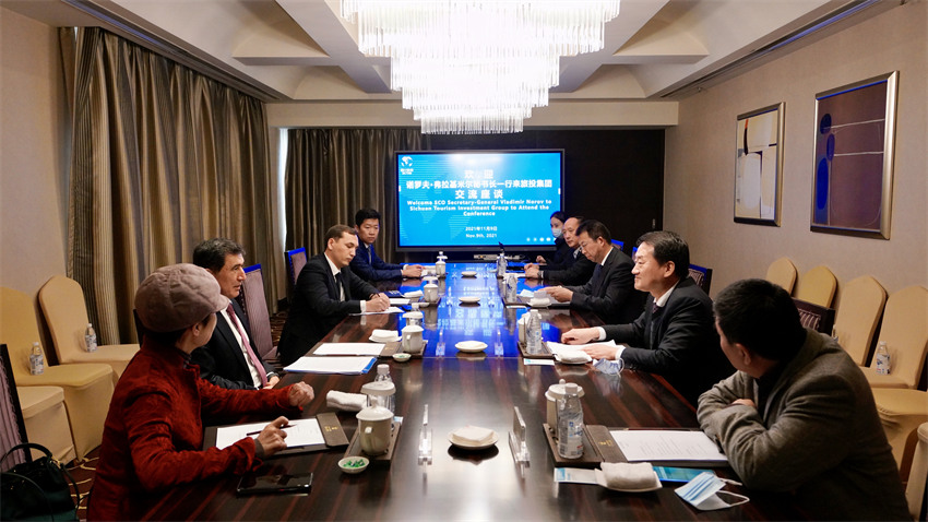 尊龙凯时集团党委书记、董事长任丁会见上合组织秘书长诺罗夫一行