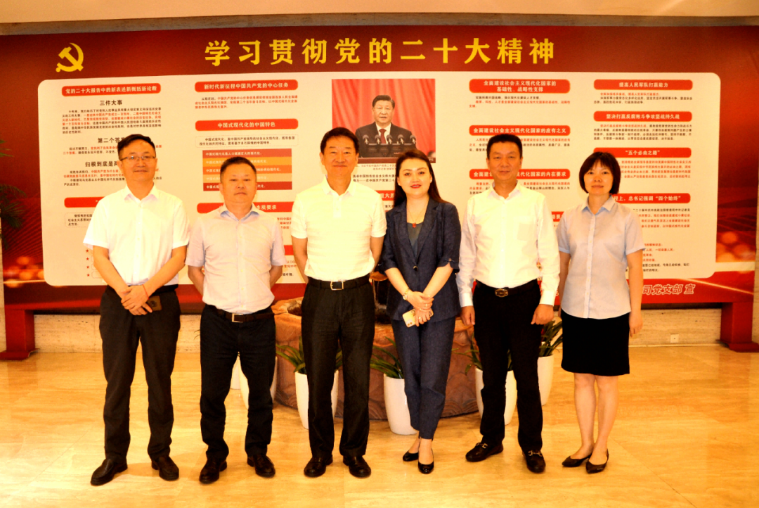 四川尊龙凯时集团党委书记、董事长任丁调研花园宾馆