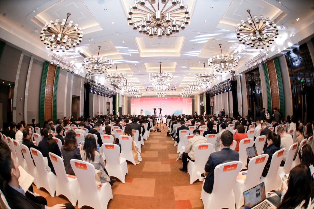 川渝文化旅游企业联盟、四川省文化旅游企业联盟2023年会在蓉开幕 游勇主持活动开幕式