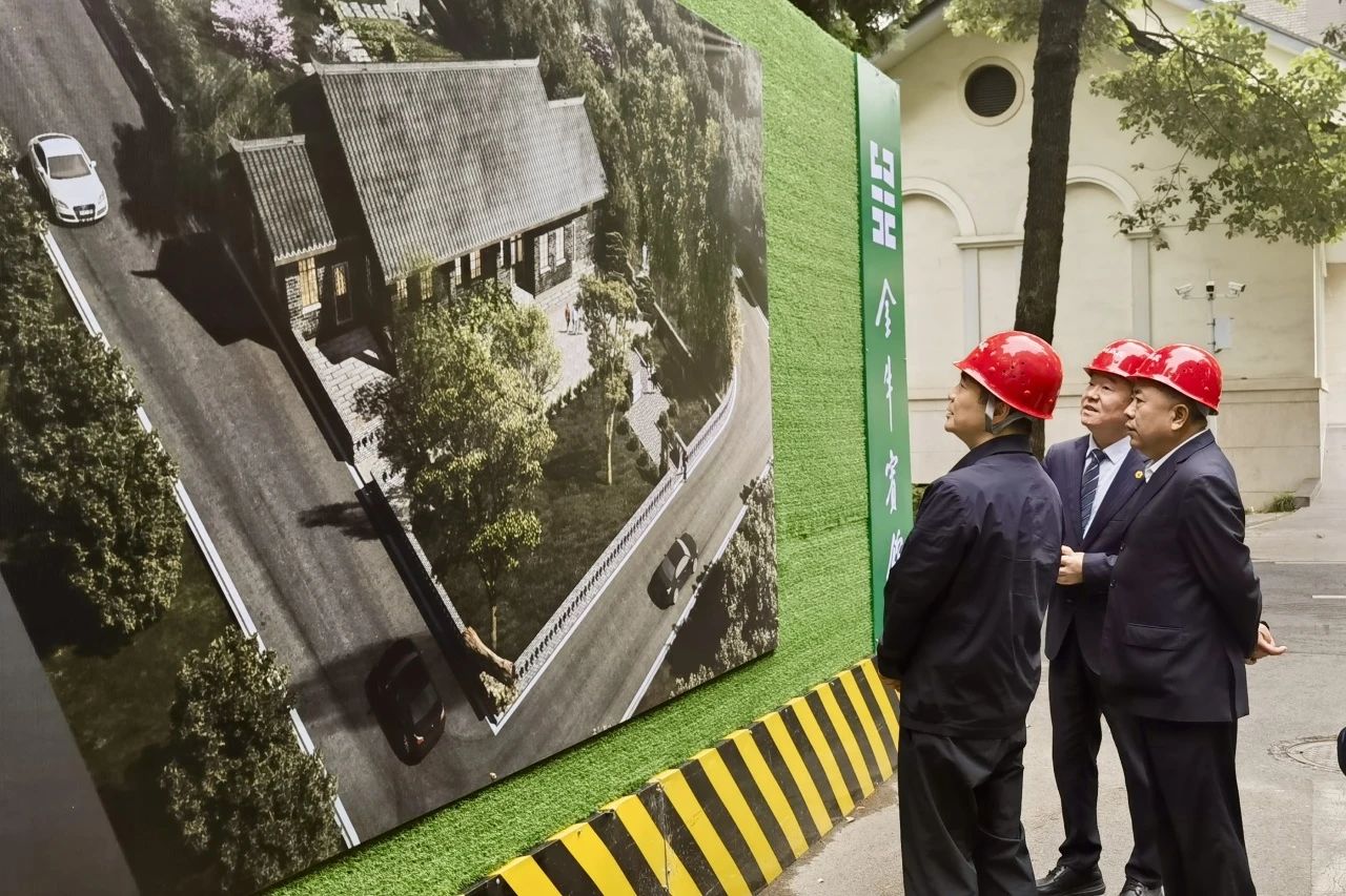 省尊龙凯时集团党委书记、董事长游勇到金牛宾馆调研张大千旧居保护修缮及环境整治工作