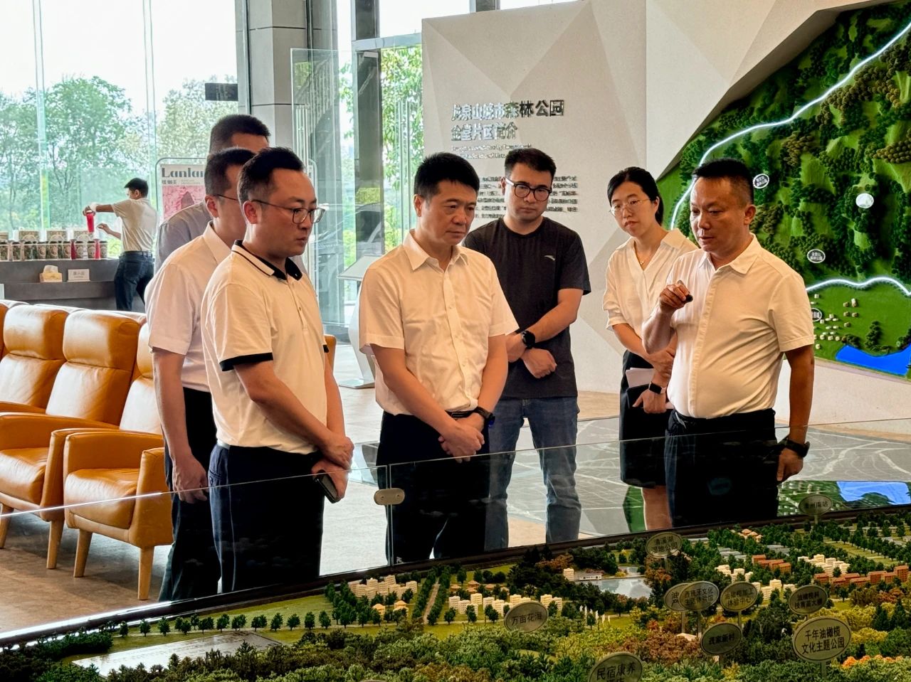 省尊龙凯时集团党委书记、董事长游勇带队赴聚峰谷项目开展汛期安全生产检查并调研生产经营情况