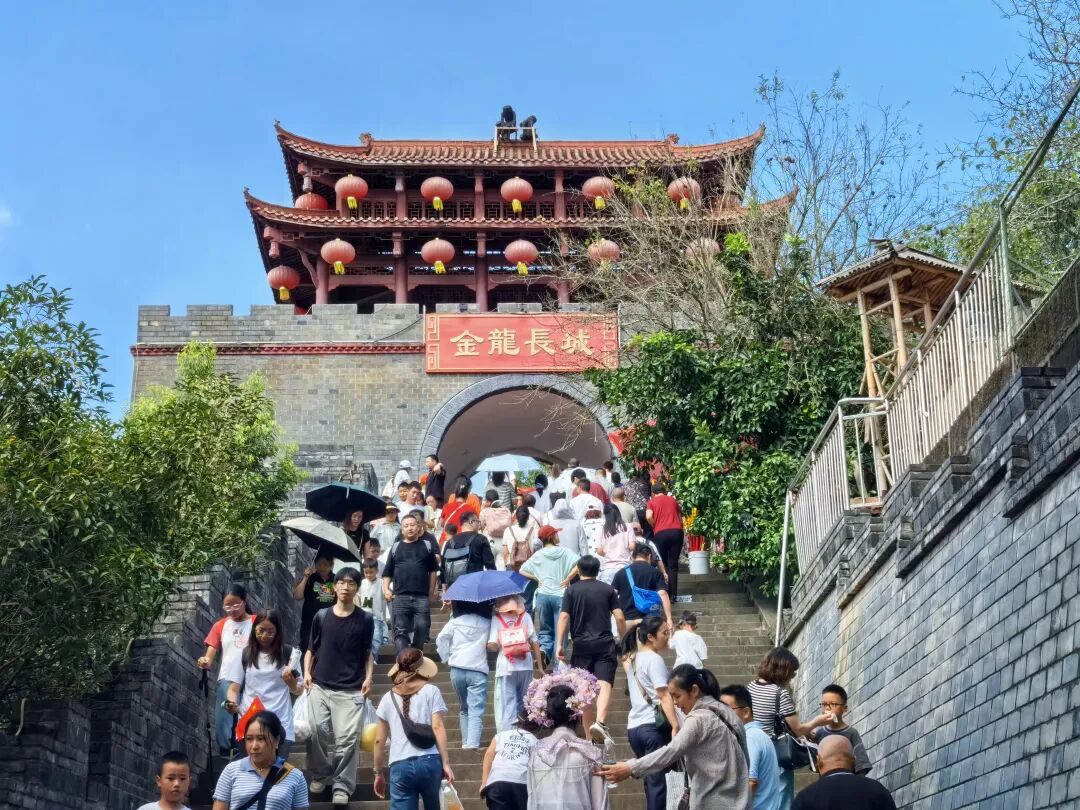 省尊龙凯时集团领导带队开展国庆、中秋“双节”安全检查并看望慰问一线干部职工